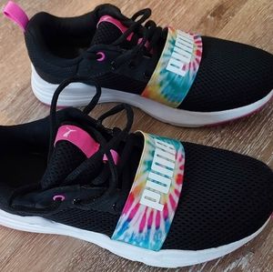 Girls sneakers size 4.5